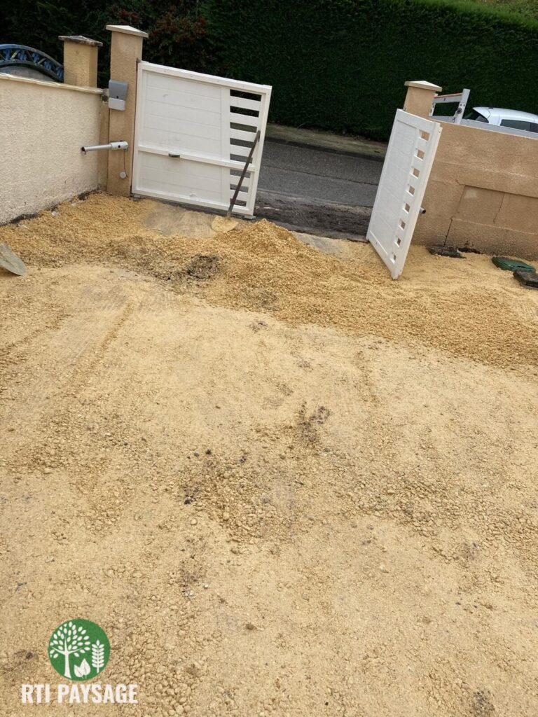 Clôtures & portails, Maçonnerie paysagère, Pose de portail, Construction de muret, Aménagement de cour