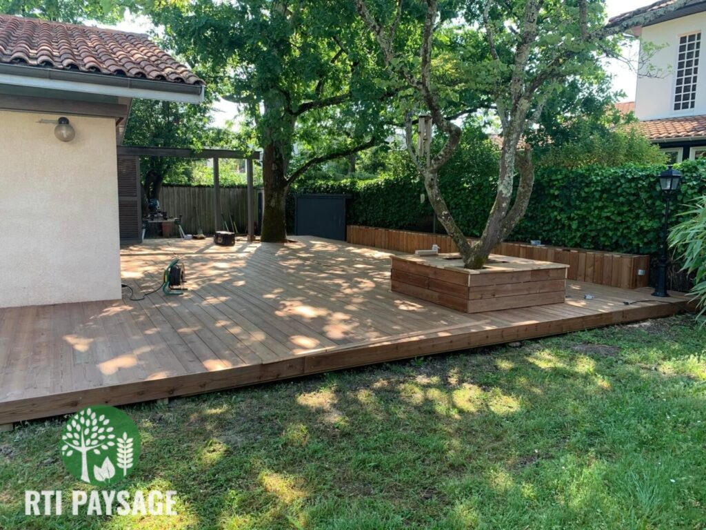 Création d’une terrasse bois sur mesure